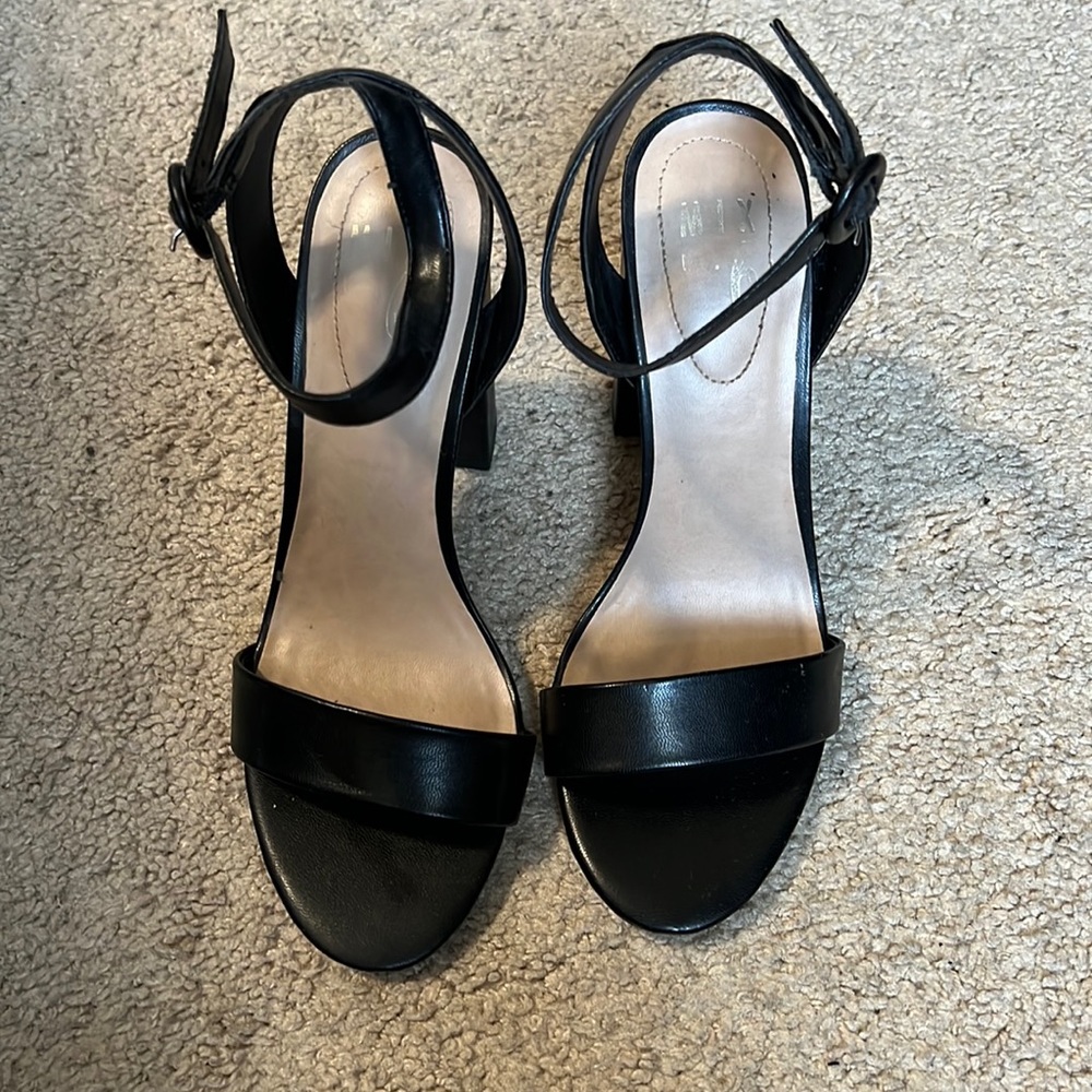 Black heals size 8